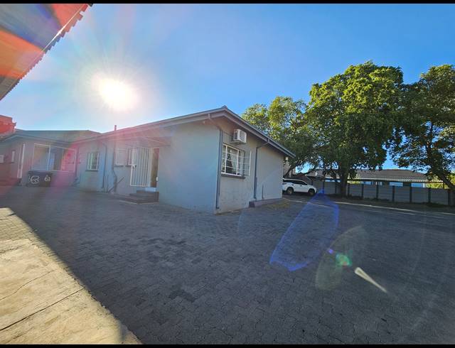 1,983M² BUSINESS FOR SALE IN NEW REDRUTH